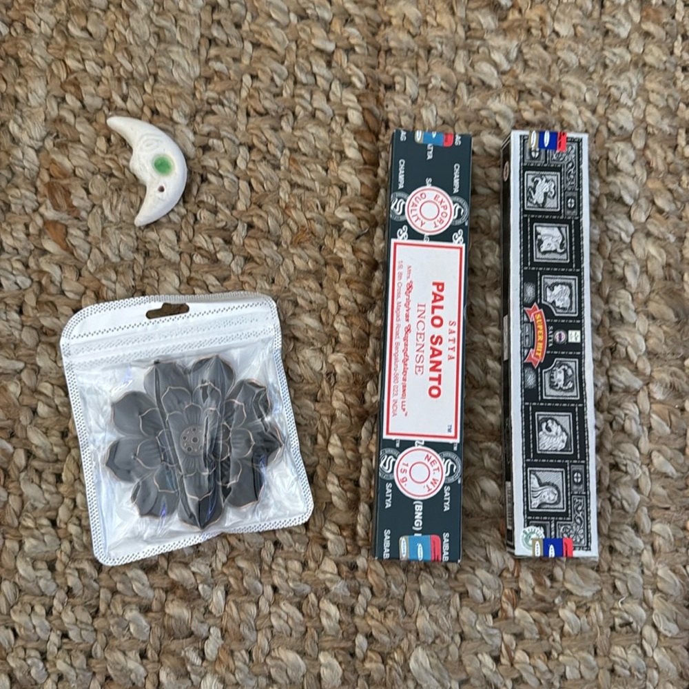 INCENSE MOON HOLDER LOTUS FLOWER PALO SANTO INCENSE BUNDLE